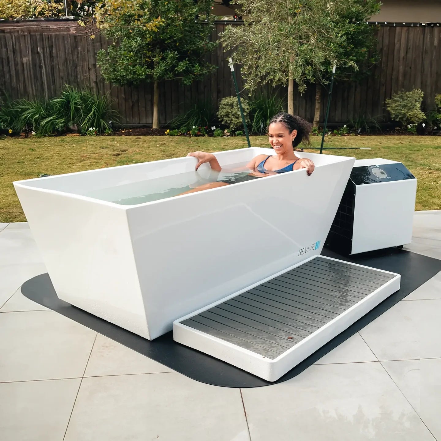 3 Person Traditional Sauna & Acrylic Plunge