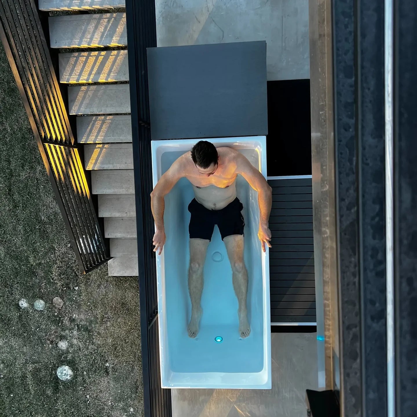 3 Person Traditional Sauna & Acrylic Plunge
